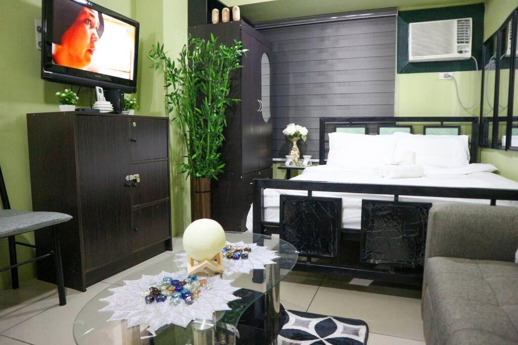 Stylish Luxe Apartment Very Near Makati Square Manila Exterior photo